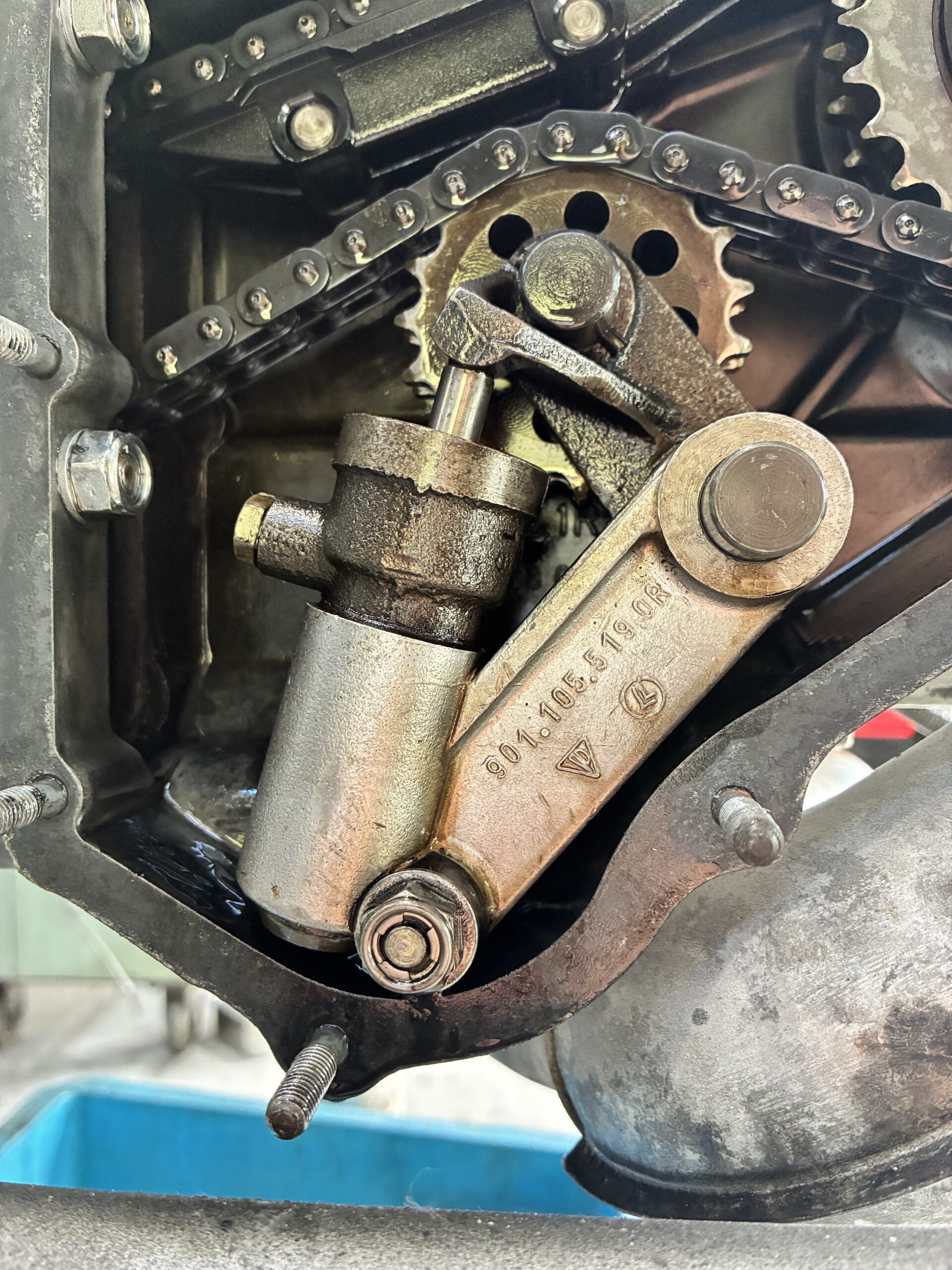 見えない部分にこそ、Porscheの技術がある。KETTENSPANNHEBEL  THE CHAIN TENSIONER LEVER image